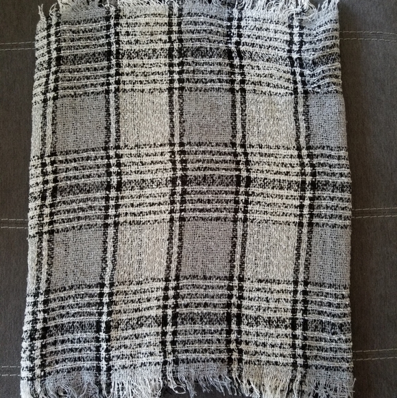G.H. Bass & Co. Scarf - Picture 4 of 5